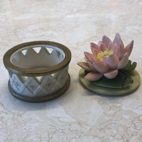 Vintage Round Porcelain Trinket Box - Picture 2 of 4